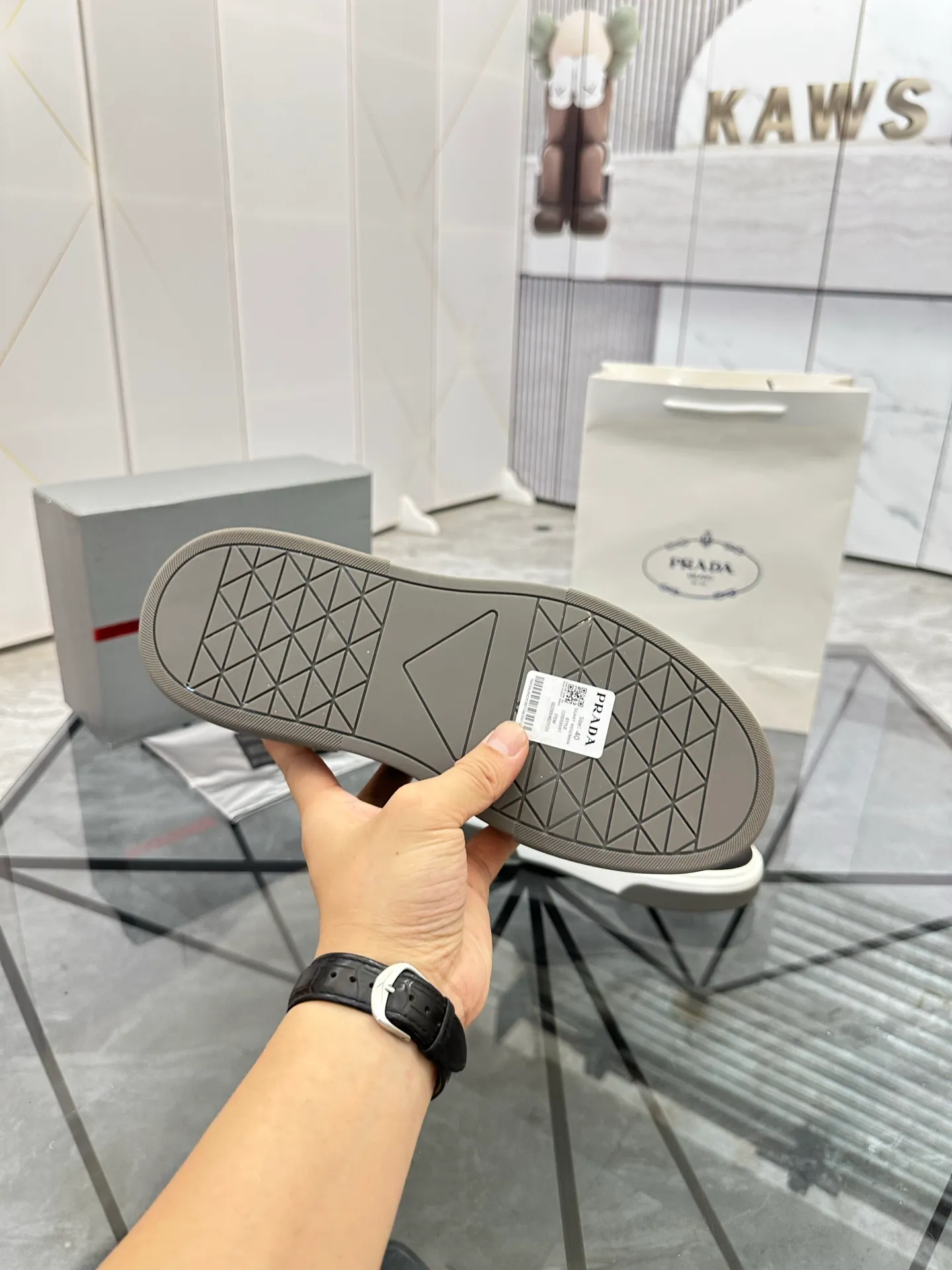 Men's shoes for sale 💰: 💰P600¥ High-end top quality Product trademark: Prada *"Prada*" low-top casual shoes Regular size: 38-45 (can be customized to 46) Product materials: Upper imported glue splicing original material, breathable lining, cowhide foot pads, original outsole. Number: 832